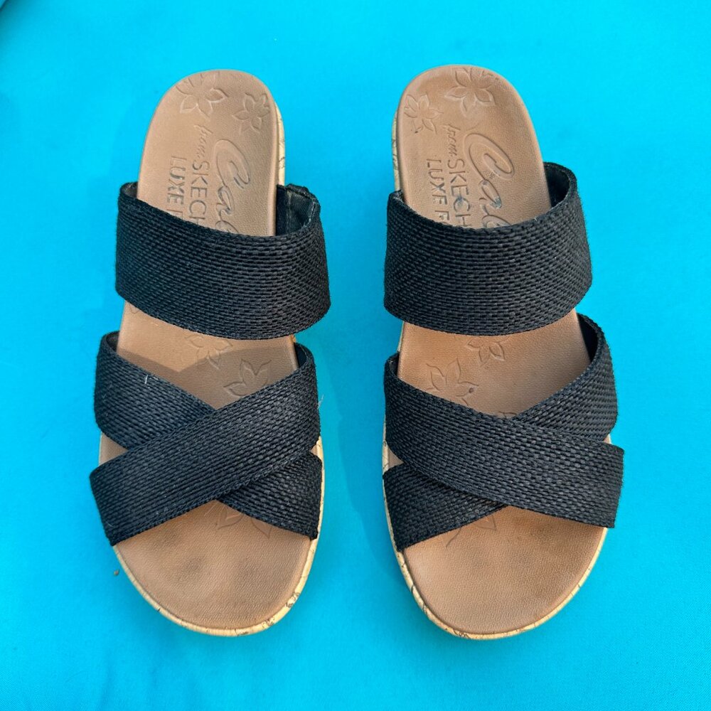 Women's Skechers Luxe Foam sandals, black, size 7 - Picture 2 of 3